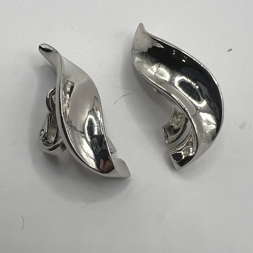 Vintage Trifari Clip On Earrings Silver Tone Swirl Leaf Feather